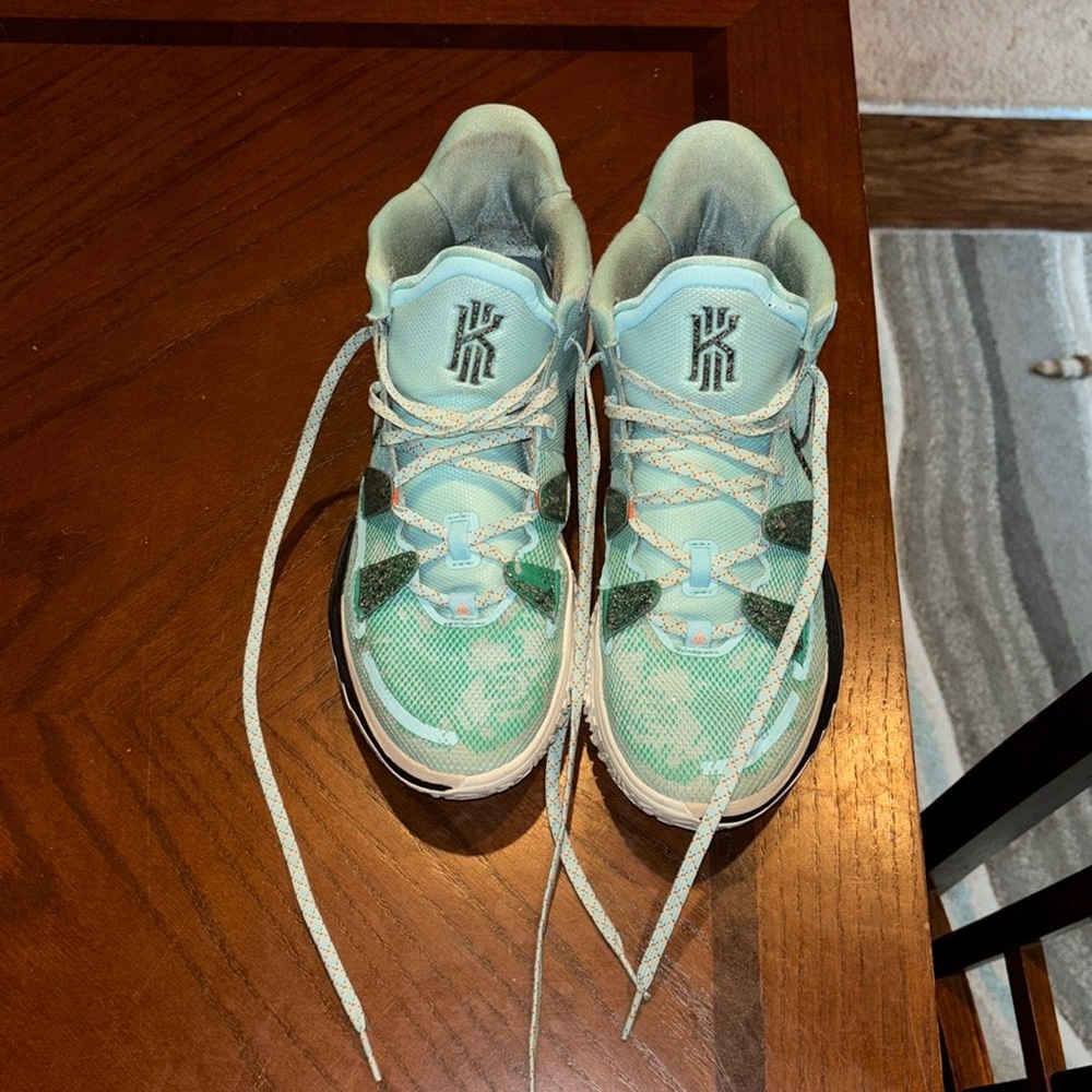 Nike- Kyrie 7 “Copa”